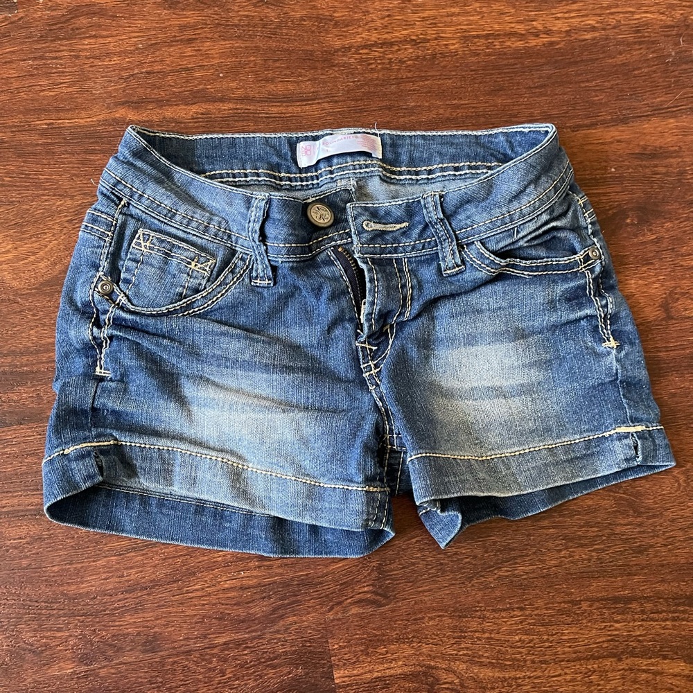 No boundaries shorts